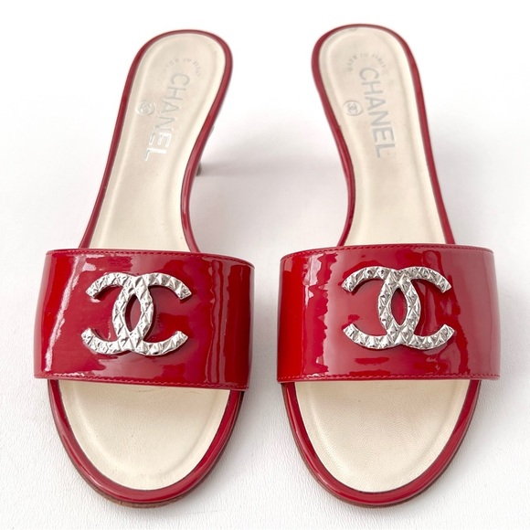 CHANEL || Red Patent Leather Silver CC Logo Kitten Heel Mule EU 36 - Picture 3 of 15